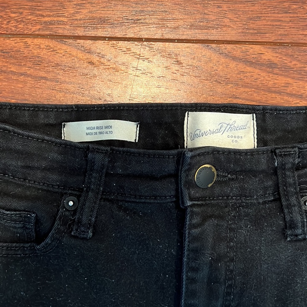 Universal Threads Black Shorts - image 3